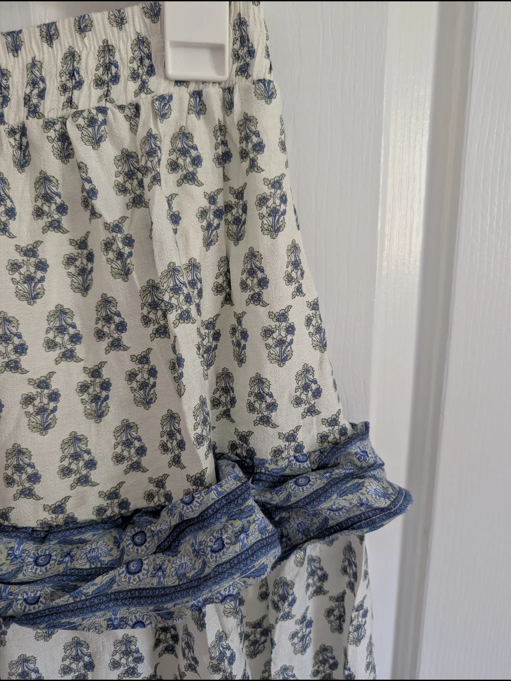 Blu Pepper Women's White and Blue Tiered Ruffle Maxi Skirt Large